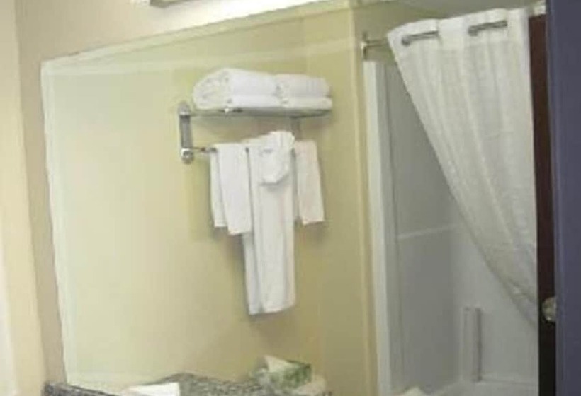 ホテル Super 8 By Wyndham Saskatoon Near Downtown