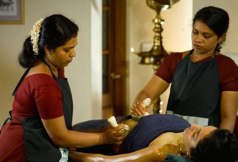 هتل Thapovan Heritage Home