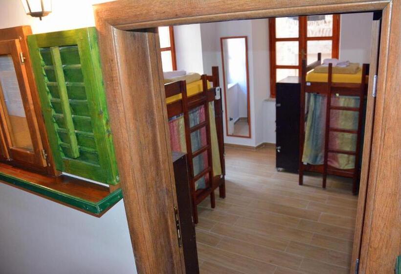 هاستل Montenegro Backpackers Home Kotor