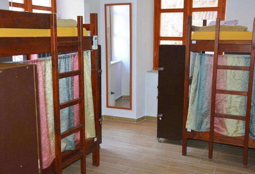 هاستل Montenegro Backpackers Home Kotor