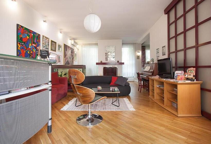 Urban Hostel & Apartments