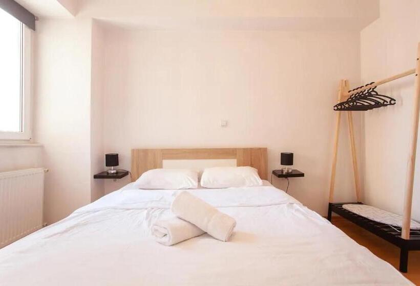 Urban Hostel & Apartments