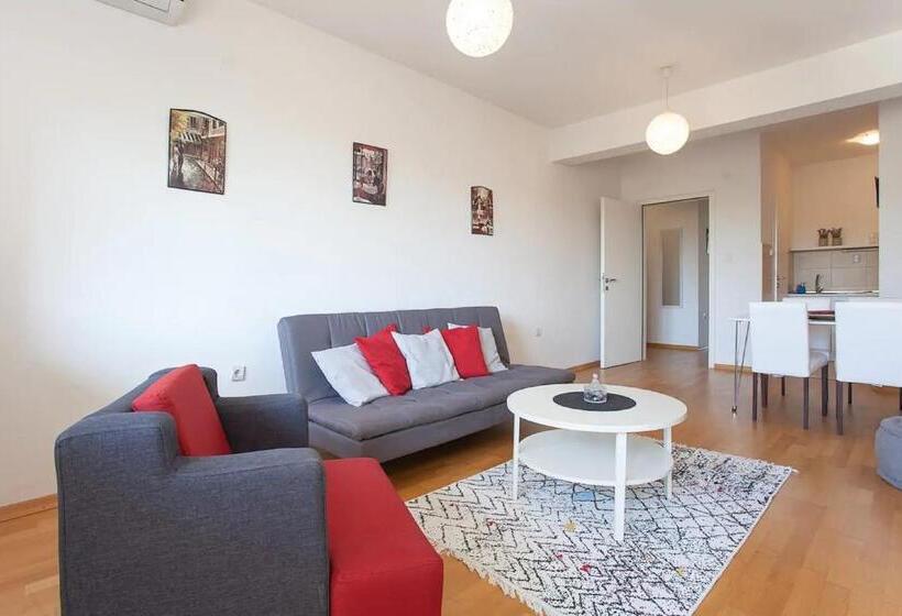 Urban Hostel & Apartments