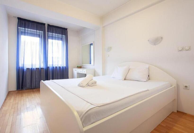 Urban Hostel & Apartments