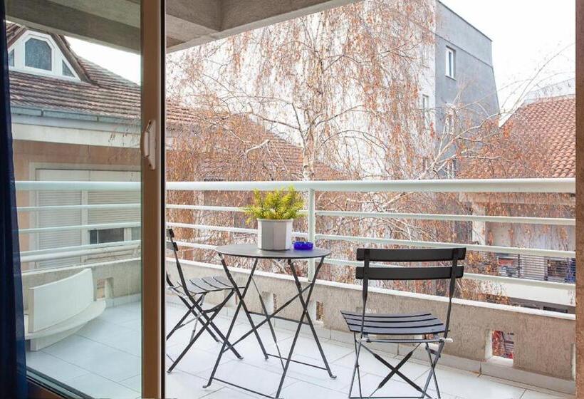 Urban Hostel & Apartments