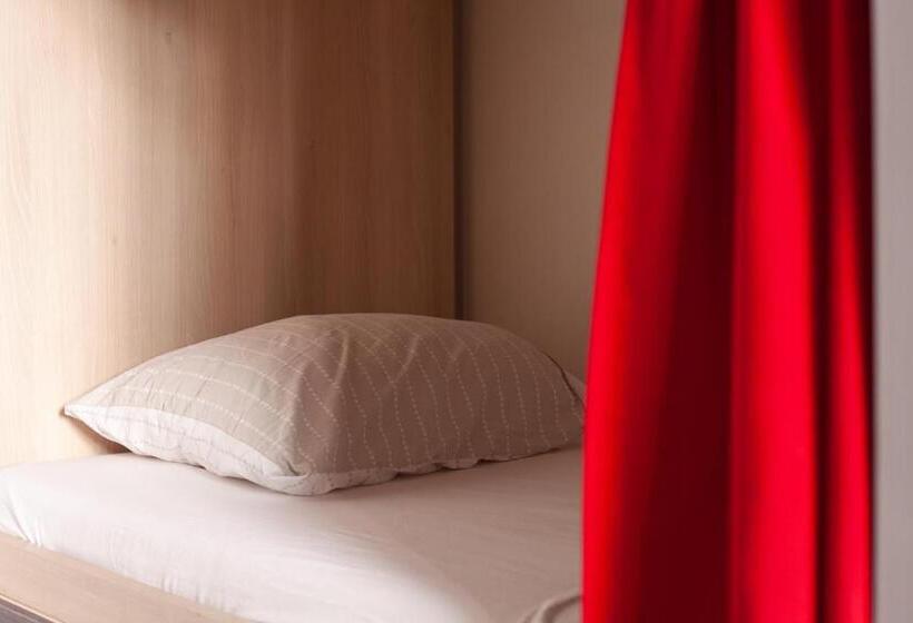 Urban Hostel & Apartments