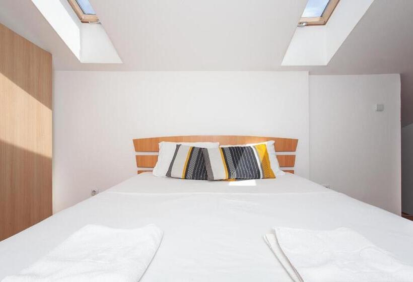 Urban Hostel & Apartments