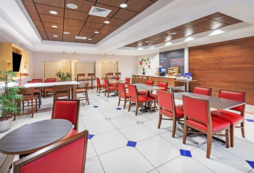 Holiday Inn Express Hotel & Suites Austin Ne Hutto, An Ihg