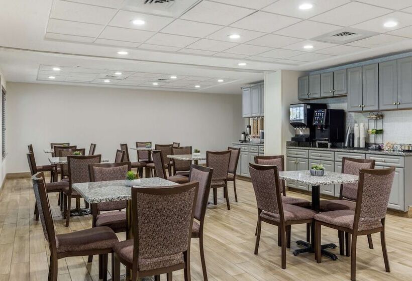 فندق Best Western Plus New England Inn & Suites