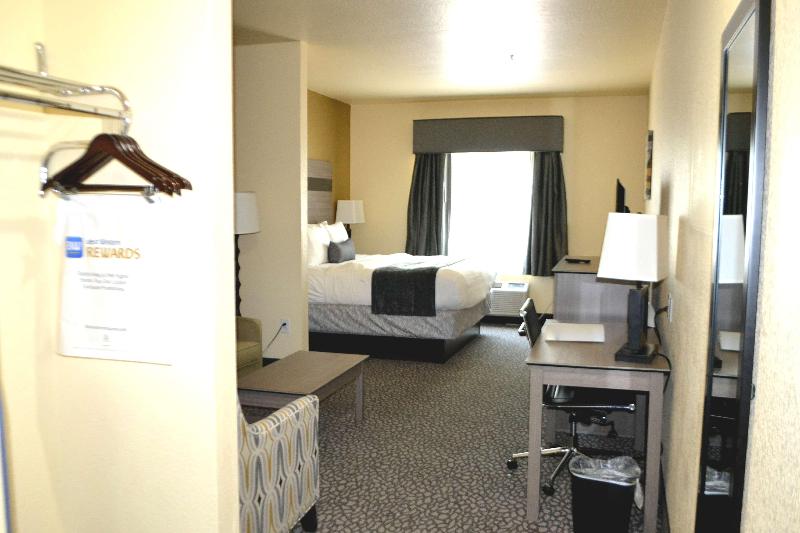 هتل Best Western Sherwood Inn & Suites