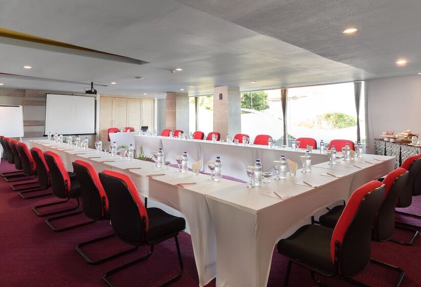 Bliss Surfer Hotel By Tritama Hospitality