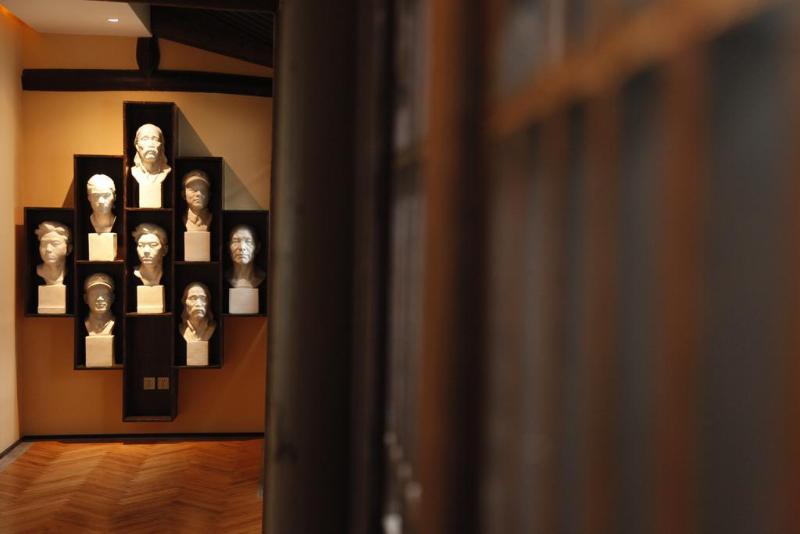 Отель Blossom Hill Inn Zhouzhuang Seasonland