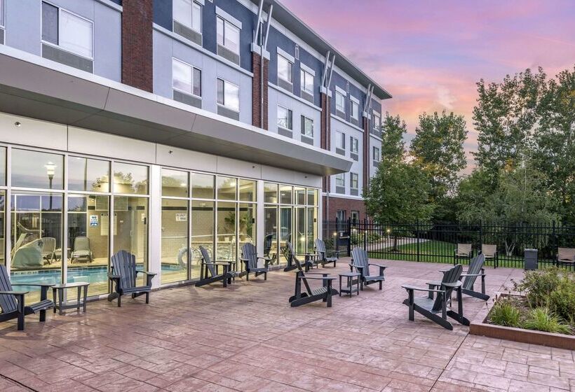 Cambria Hotel Minneapolis Maple Grove