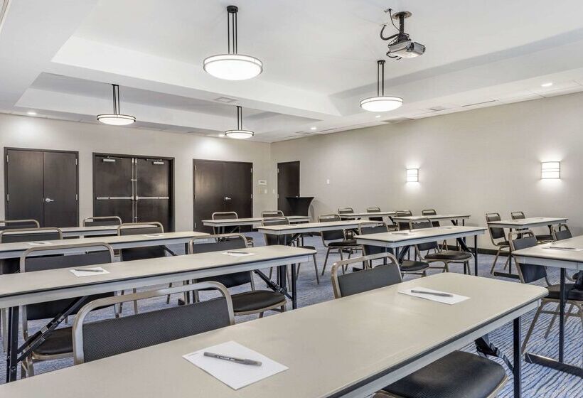 Cambria Hotel Minneapolis Maple Grove