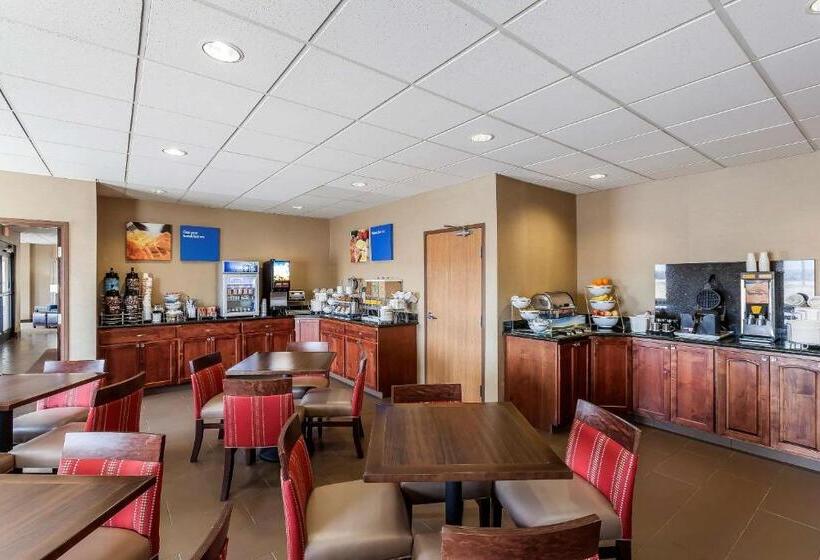 ホテル Comfort Inn & Suites Near University Of Wyoming