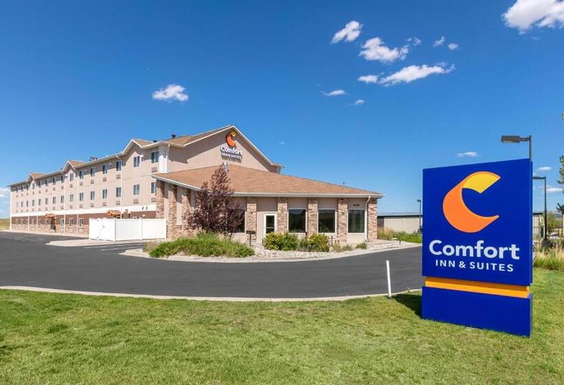 ホテル Comfort Inn & Suites Near University Of Wyoming