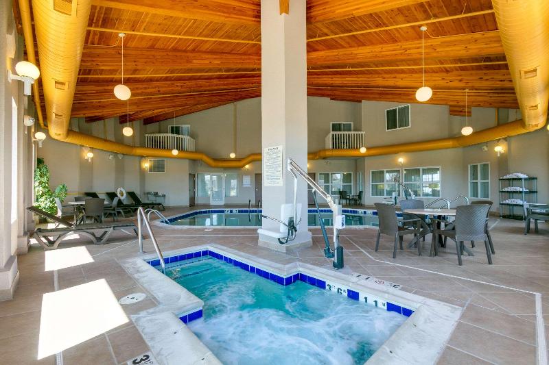 ホテル Comfort Inn & Suites Near University Of Wyoming