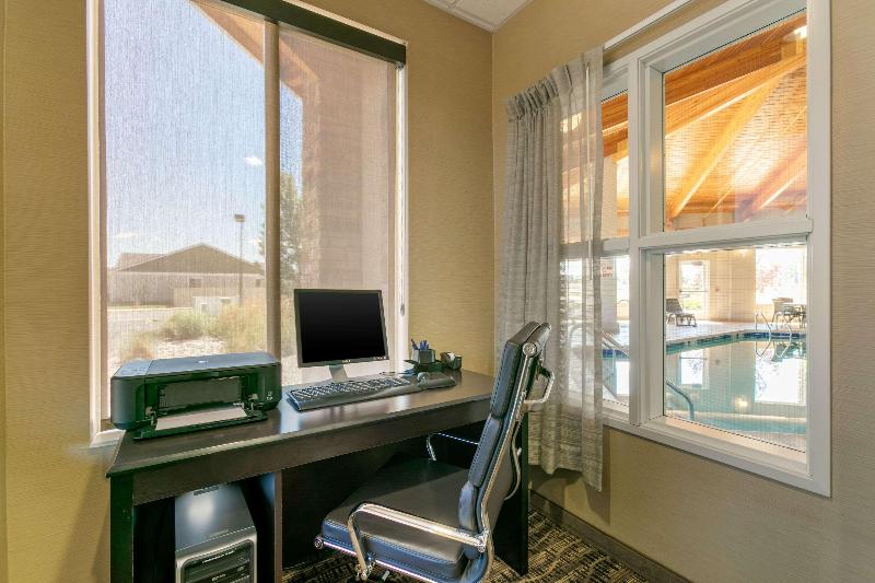 ホテル Comfort Inn & Suites Near University Of Wyoming