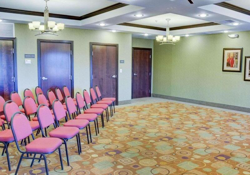 فندق Comfort Inn & Suites Russellville I40