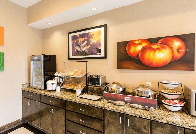 호텔 Comfort Inn And Suites Winnie