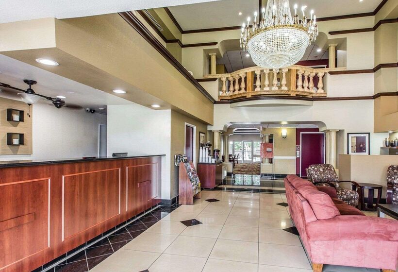 فندق Comfort Suites Bakersfield