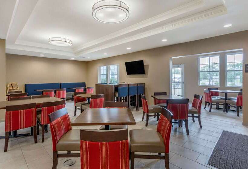 فندق Comfort Suites