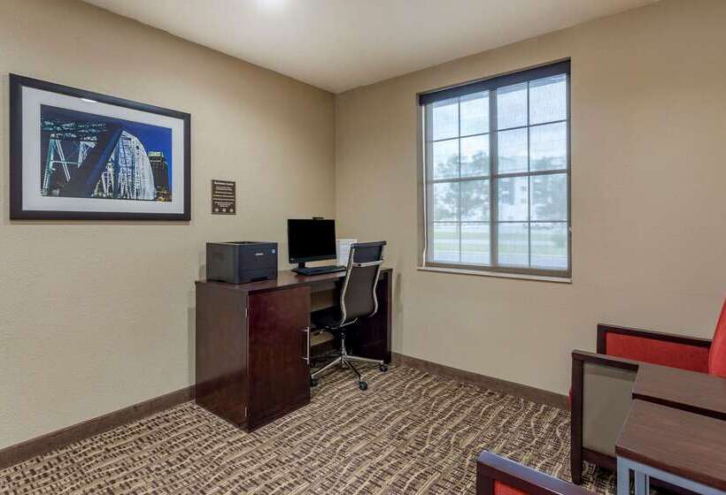 فندق Comfort Suites