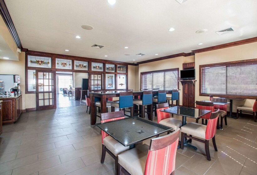 Отель Comfort Suites Columbia University Area