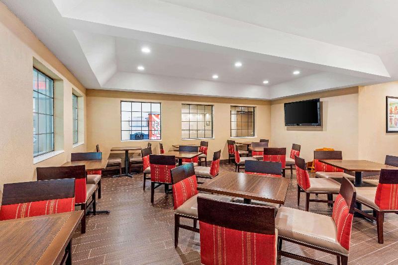 호텔 Comfort Suites