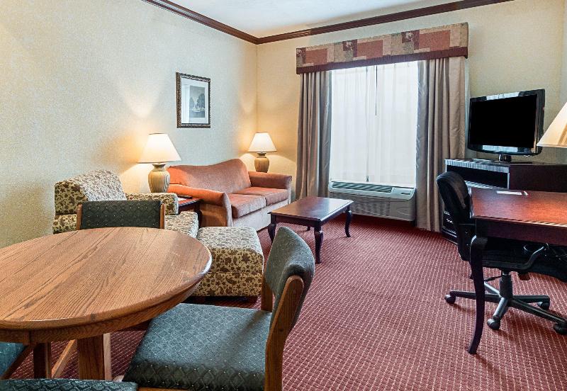 호텔 Comfort Suites