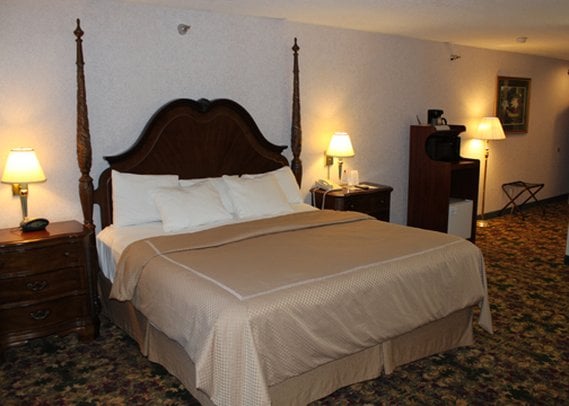 هتل Crown Choice Inn & Suites Lakeview And Waterpark