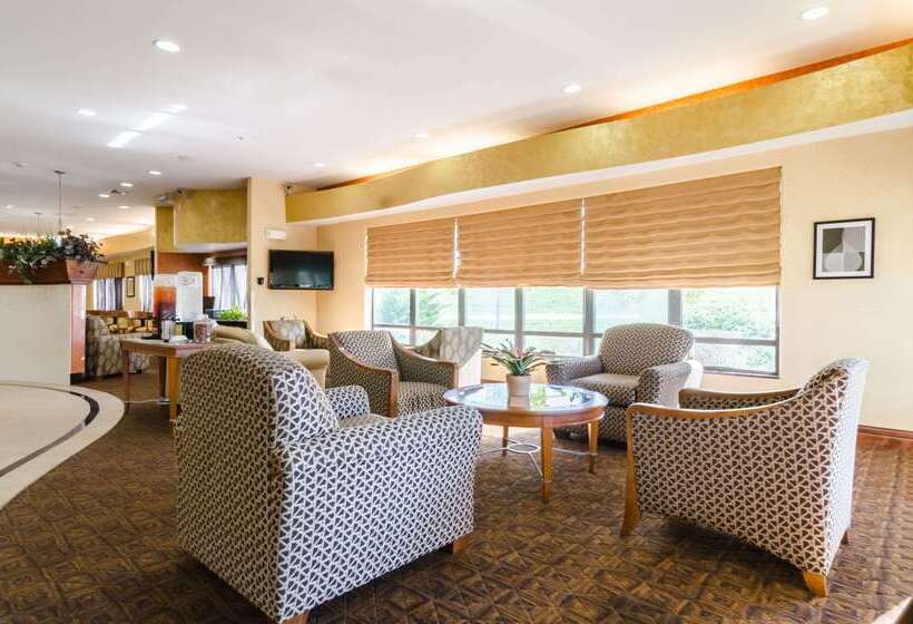 Отель Comfort Suites Salina South