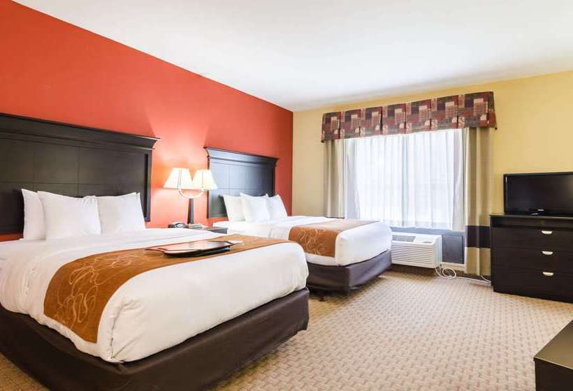 Отель Comfort Suites Salina South