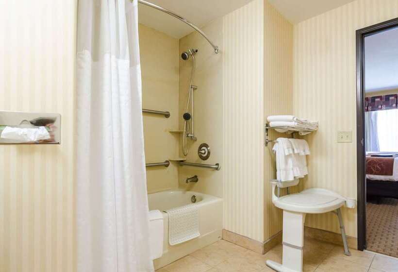 Отель Comfort Suites Salina South