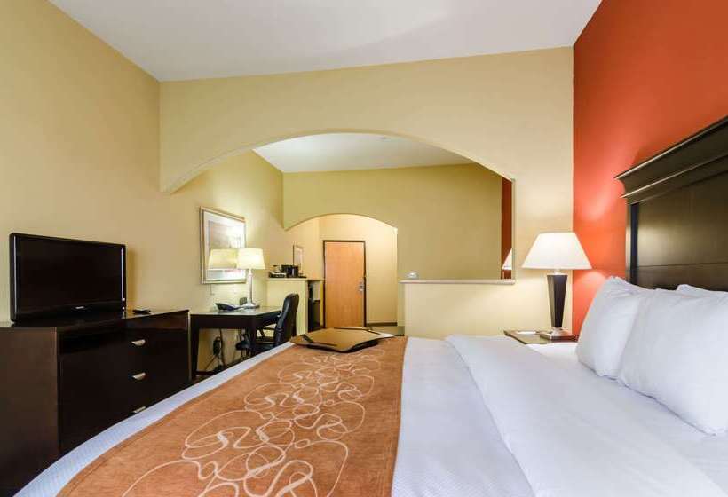Отель Comfort Suites Salina South