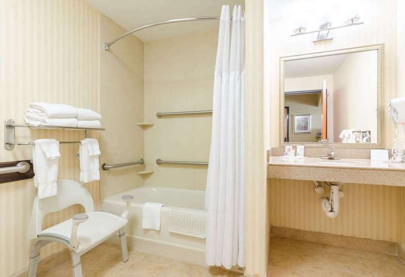 Отель Comfort Suites Salina South