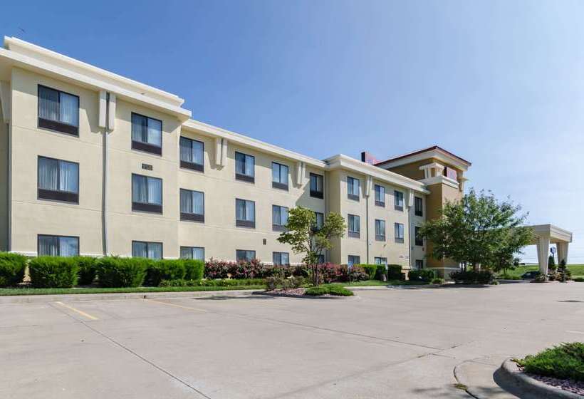 هتل Comfort Suites Salina South