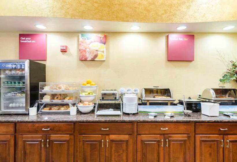 Отель Comfort Suites Salina South