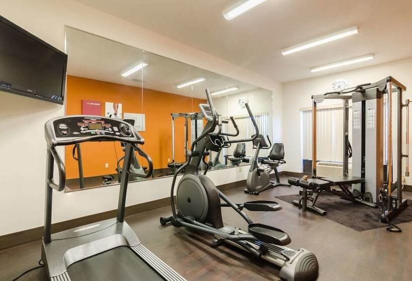 هتل Comfort Suites Salina South