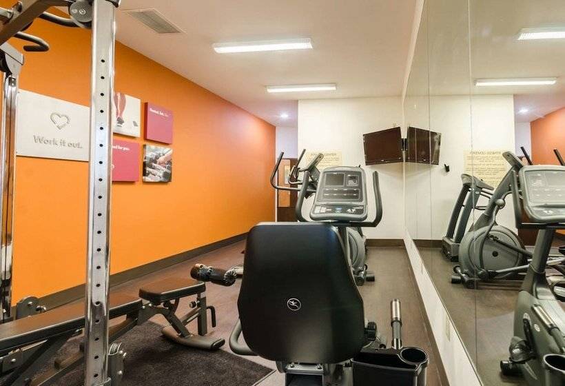 Отель Comfort Suites Salina South