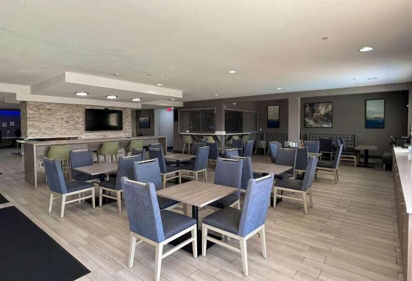 Отель Comfort Suites Seabrook - Kemah