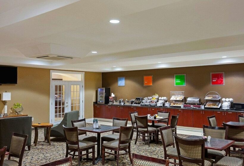 فندق Comfort Suites University