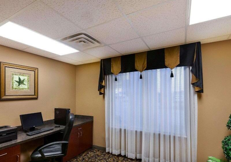 فندق Comfort Suites University