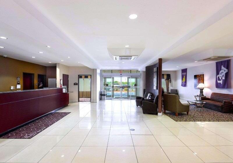 فندق Comfort Suites University