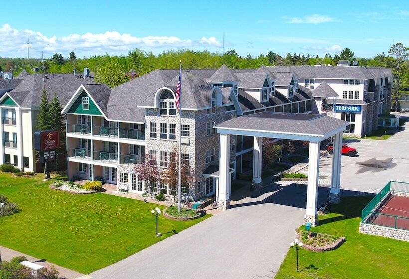 בית מלון כפרי Crown Choice Inn & Suites Lakeview And Waterpark