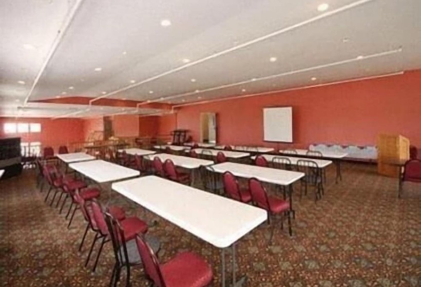 בית מלון כפרי Crown Choice Inn & Suites Lakeview And Waterpark