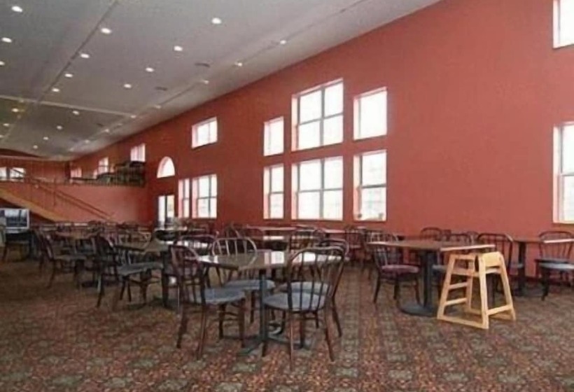 בית מלון כפרי Crown Choice Inn & Suites Lakeview And Waterpark