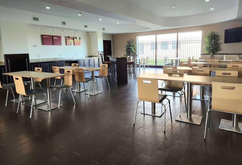 호텔 Days Inn & Suites By Wyndham Houston / West Energy Corridor