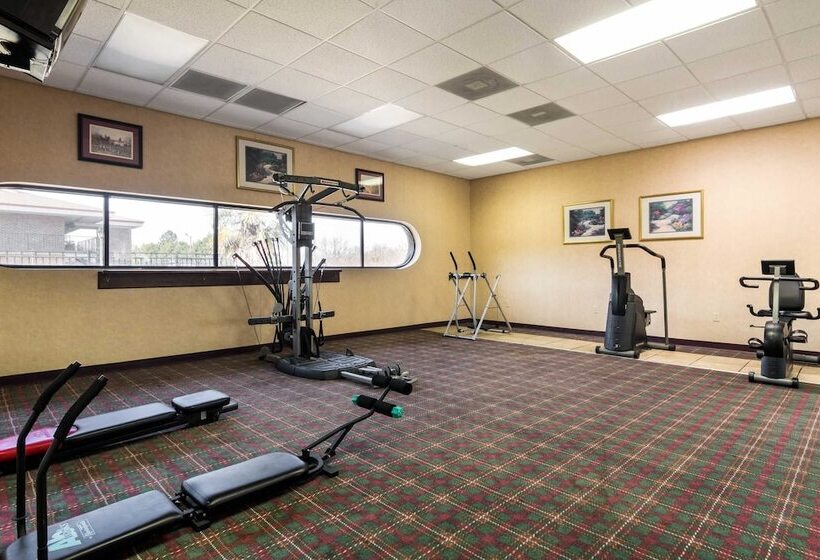 호텔 Econo Lodge Inn & Suites Conference Center