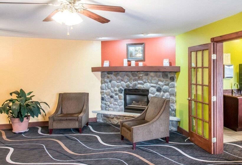 فندق Econo Lodge Inn & Suites